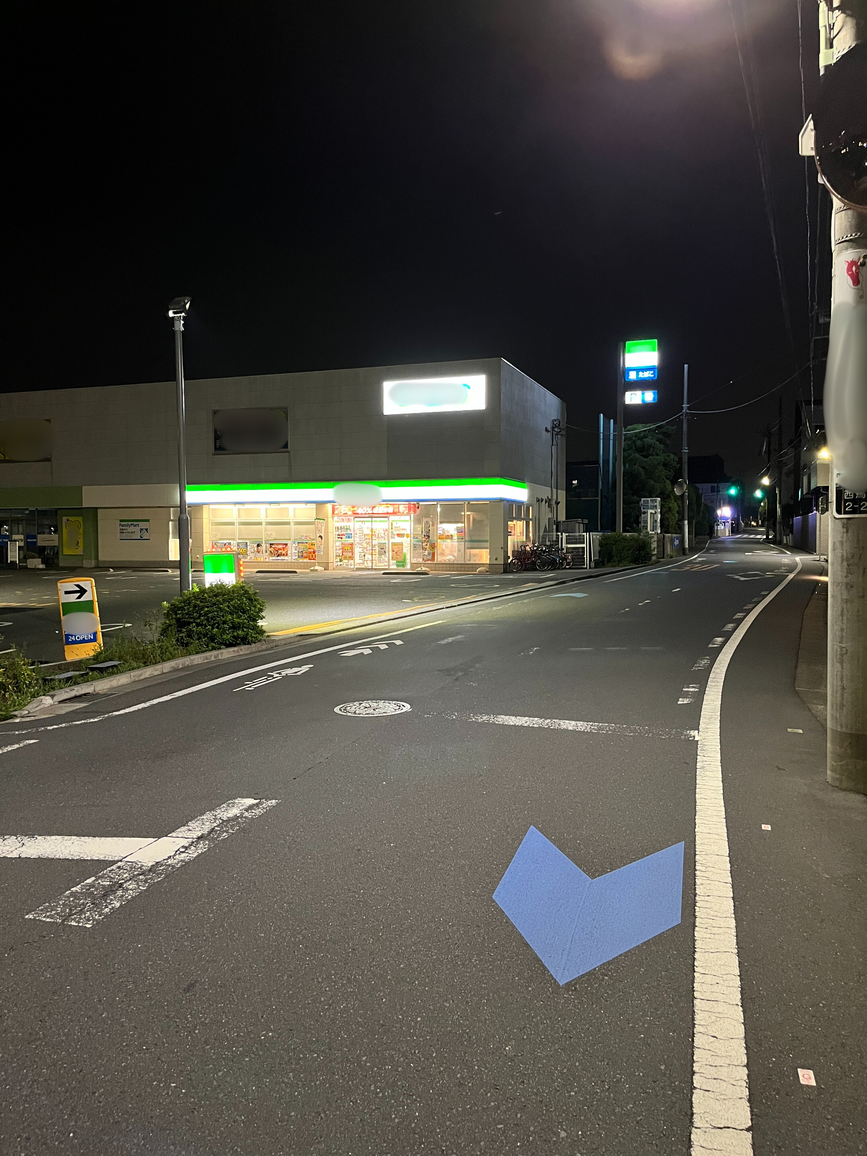 次のT字路を右折し、坂を下る