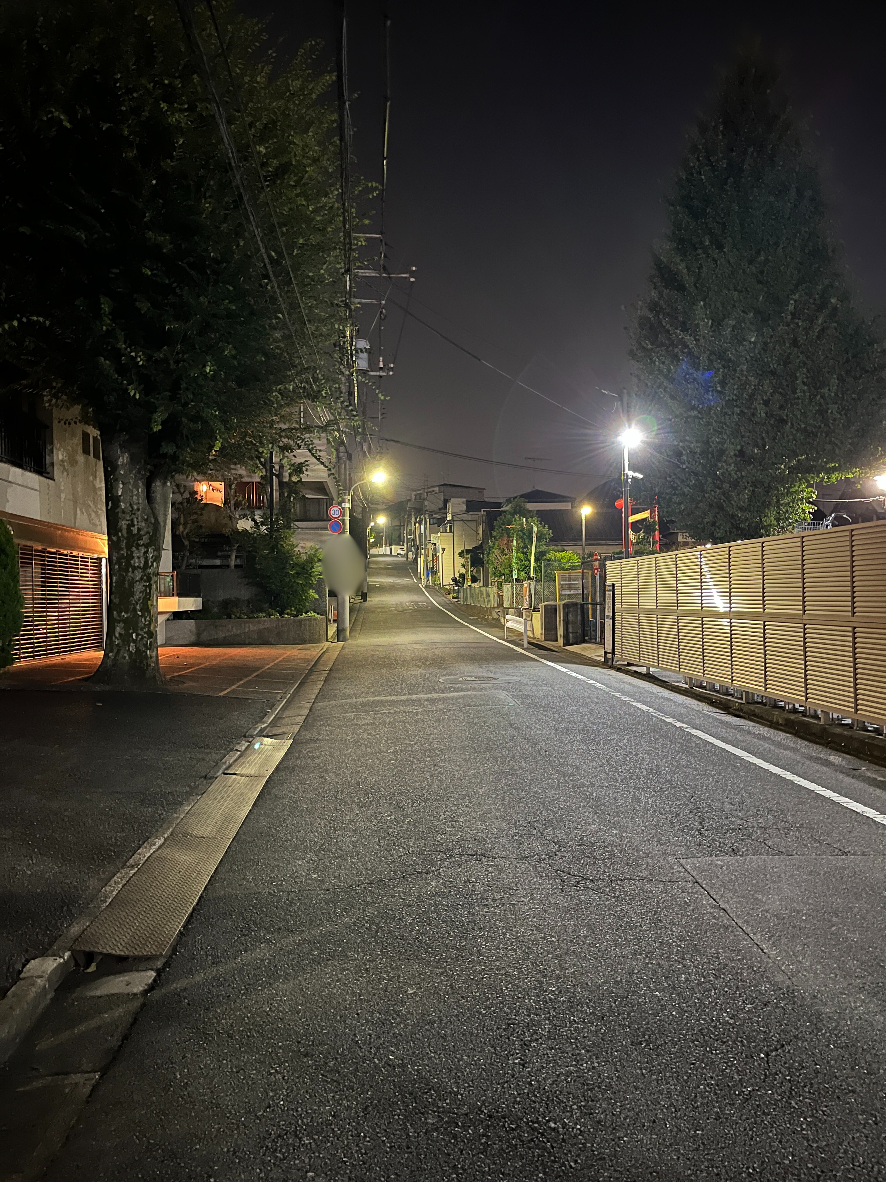 左手には区営の駐輪場あり
